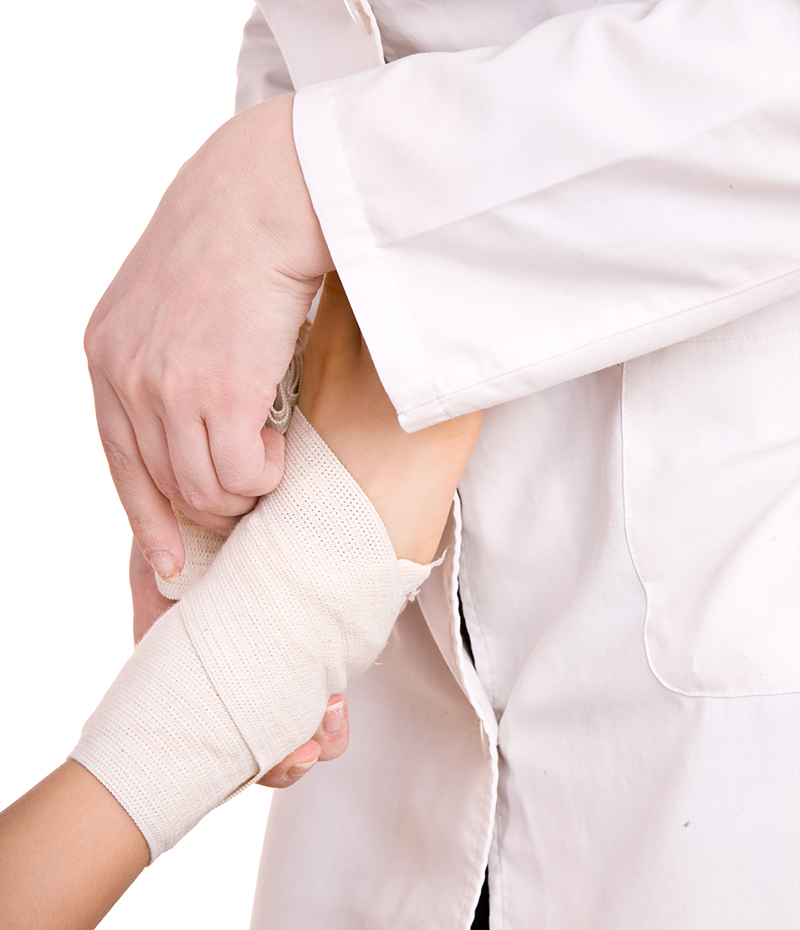 Use elastic bandage to compress sprain/strain